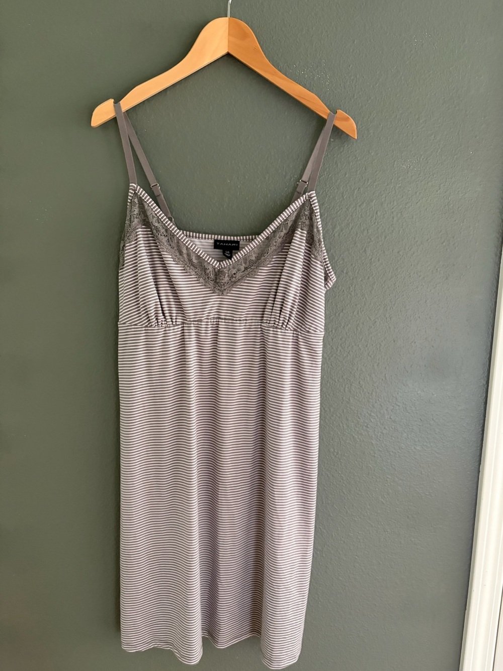 Tahari Gray Striped Lace-Trim Chemise
Size large